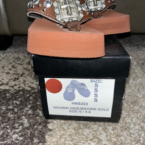 NWT Hide N Sole Flip Flops - Picture 7 of 11